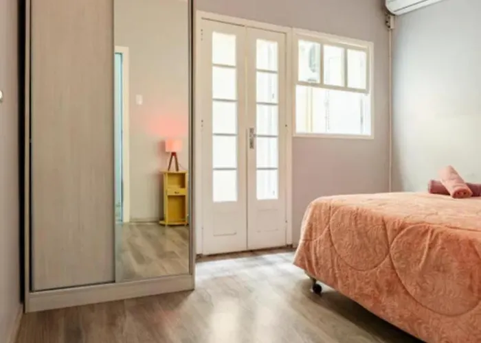 Spacious And Well Located 2 Bedrooms Porto Alegre
